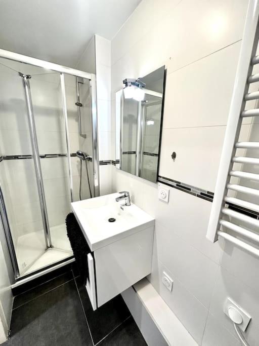 Confort Pres De Geneve Annemasse Exterior photo